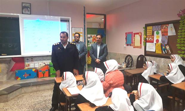 مراسم آموزش فرهنگ ترافیک در مدرسه های حدیدی پور