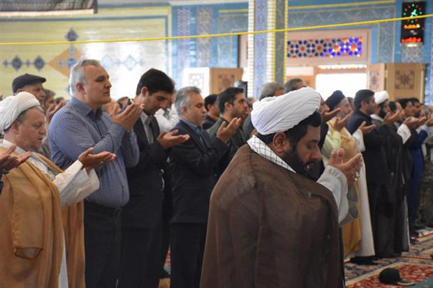 نماز جمعه باشکوه طرقبه بعد از راهپیمایی پرشور روز قدس در محل موقت مصلای طرقبه